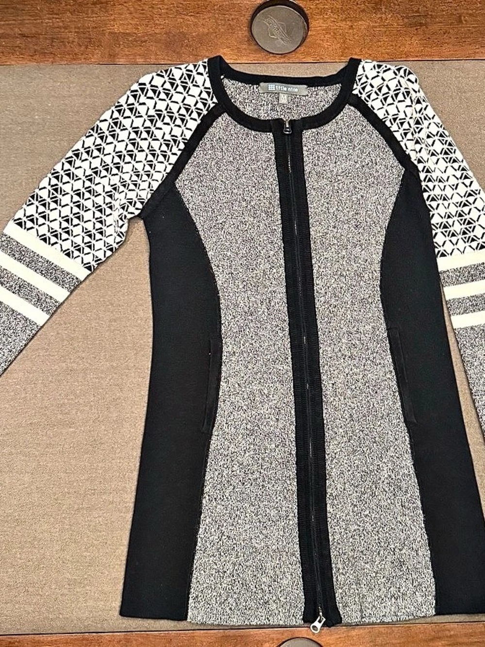 Title Nine Black & White Geometric Zip Cardigan Size Medium